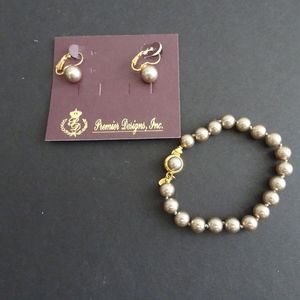 Premier Designs Faux Pearl Earrings/Bracelet Set